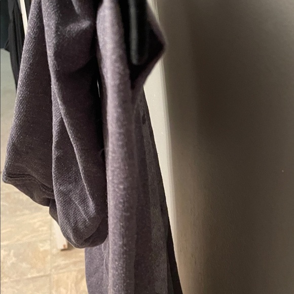 Woman’s medium graphic tank - Picture 3 of 5